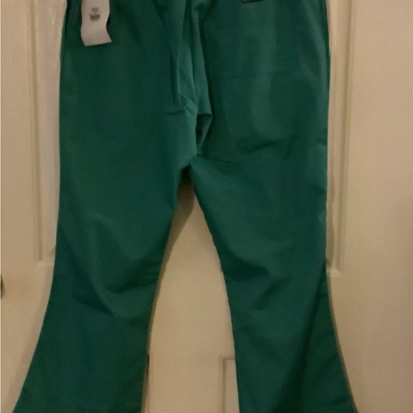 Cherokee scrubs, green, size petite medium - Picture 8 of 9